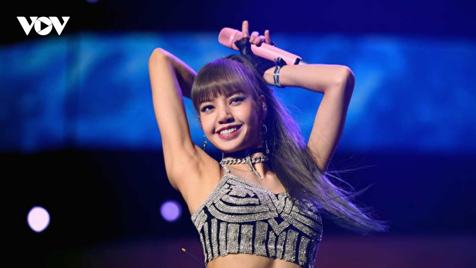 Lisa Blackpink có mất đi hình tượng khi biểu diễn ở quán rượu thoát y?