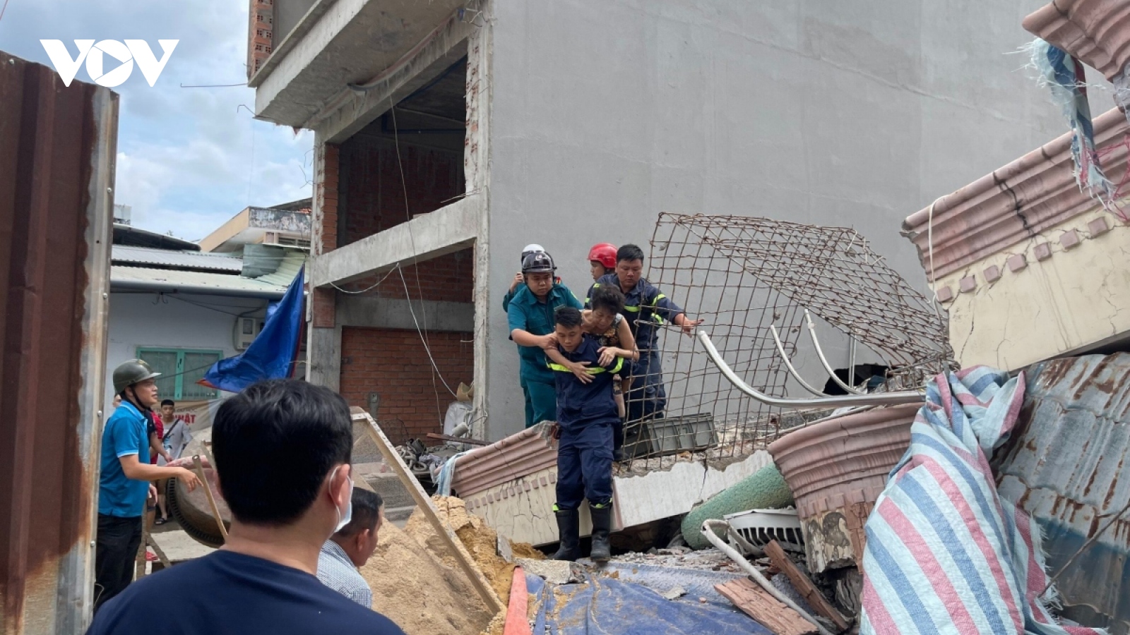 Vụ sập nhà ở TP.HCM: Hai nạn nhân chấn thương nặng