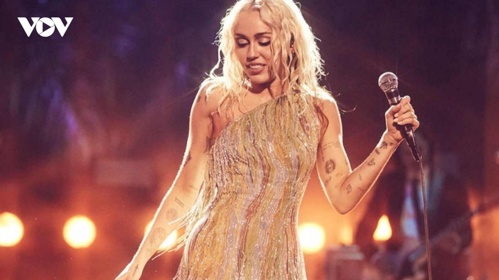 Miley Cyrus tiết lộ lý do ngừng lưu diễn