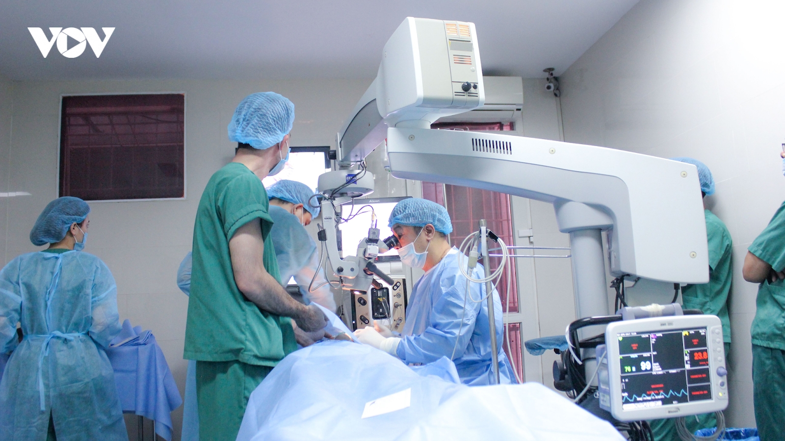 Tìm lại ánh sáng cho đôi mắt đục thủy tinh thể bằng phương pháp phẫu thuật Phaco