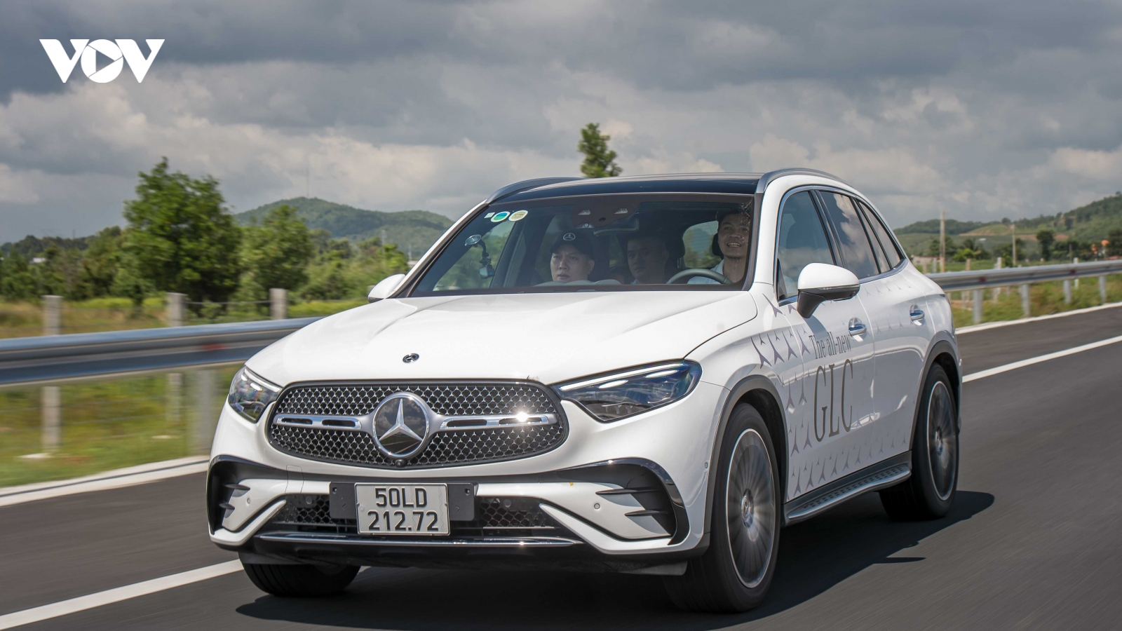 Bảng giá xe Mercedes-Benz tháng 5/2024: Ưu đãi cho GLC, C 43, C 200 và E 200