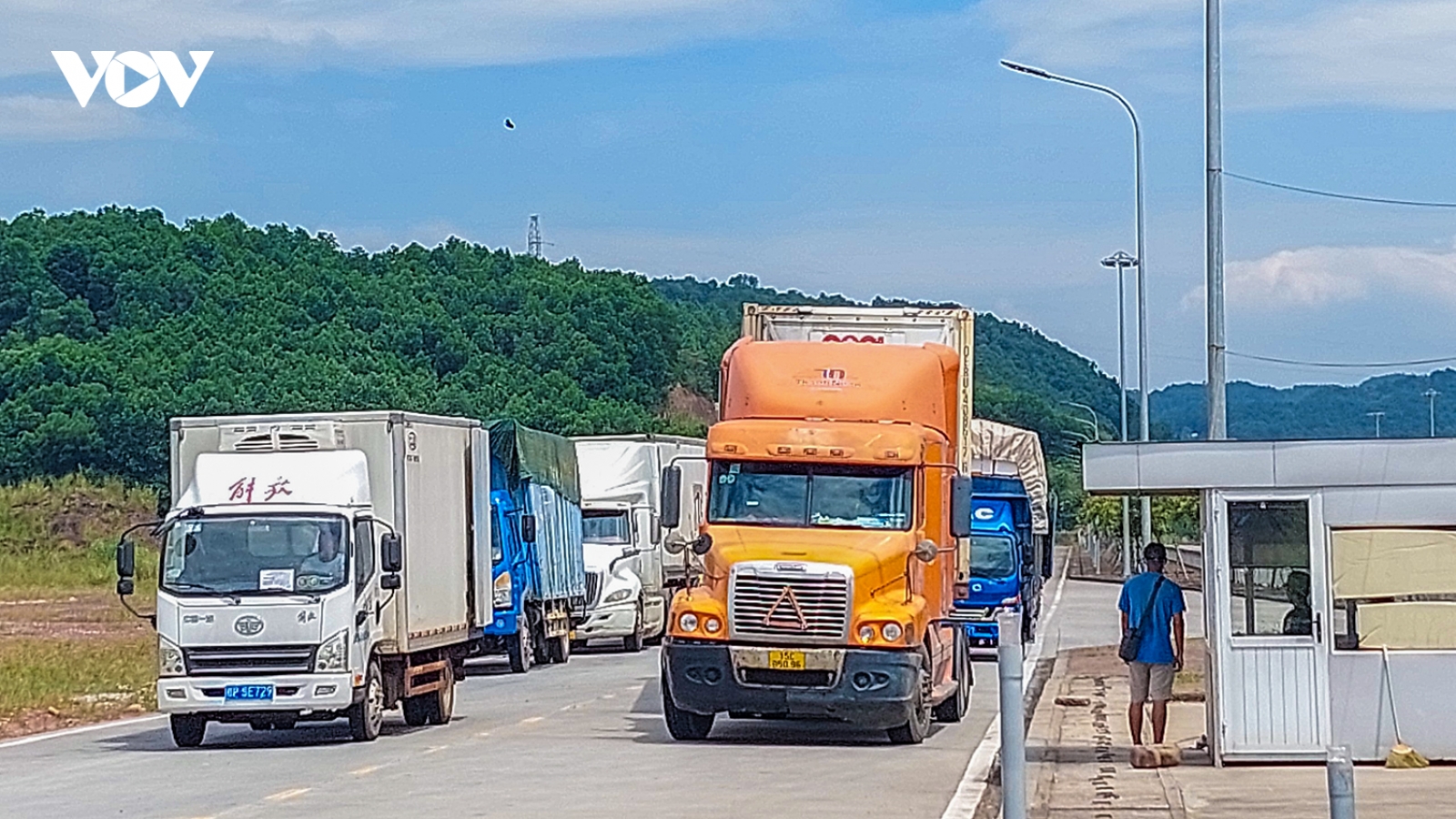 Kim ngạch xuất nhập khẩu qua Móng Cái đạt hơn 2,2 tỷ USD