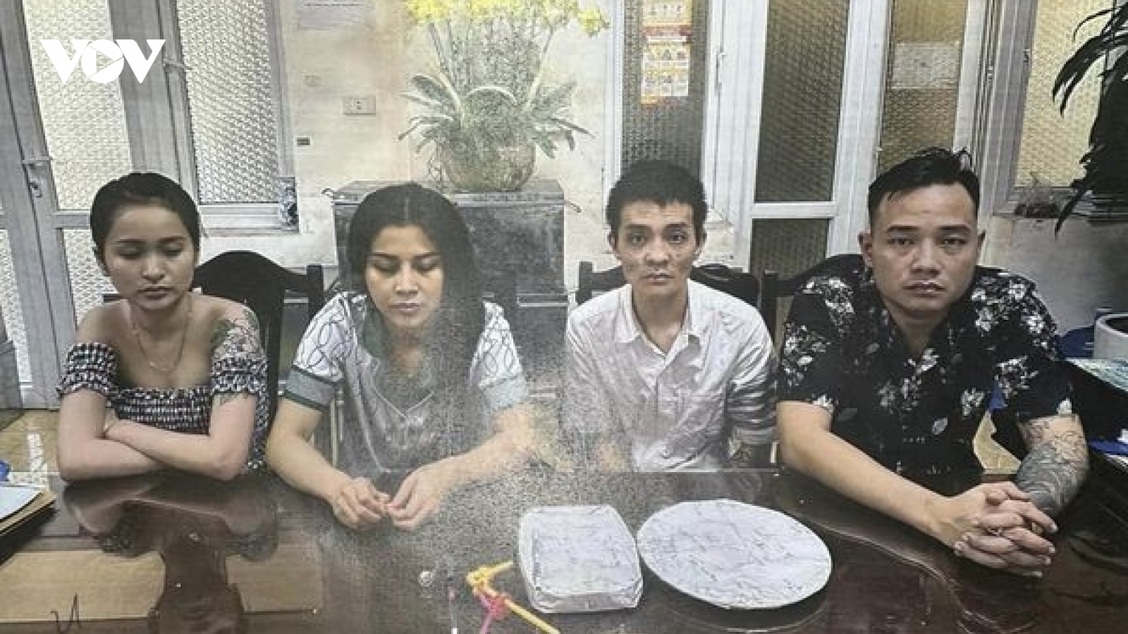 Nóng 24h: Giả danh công an, dùng còng số 8 đi cướp tài sản trong đêm