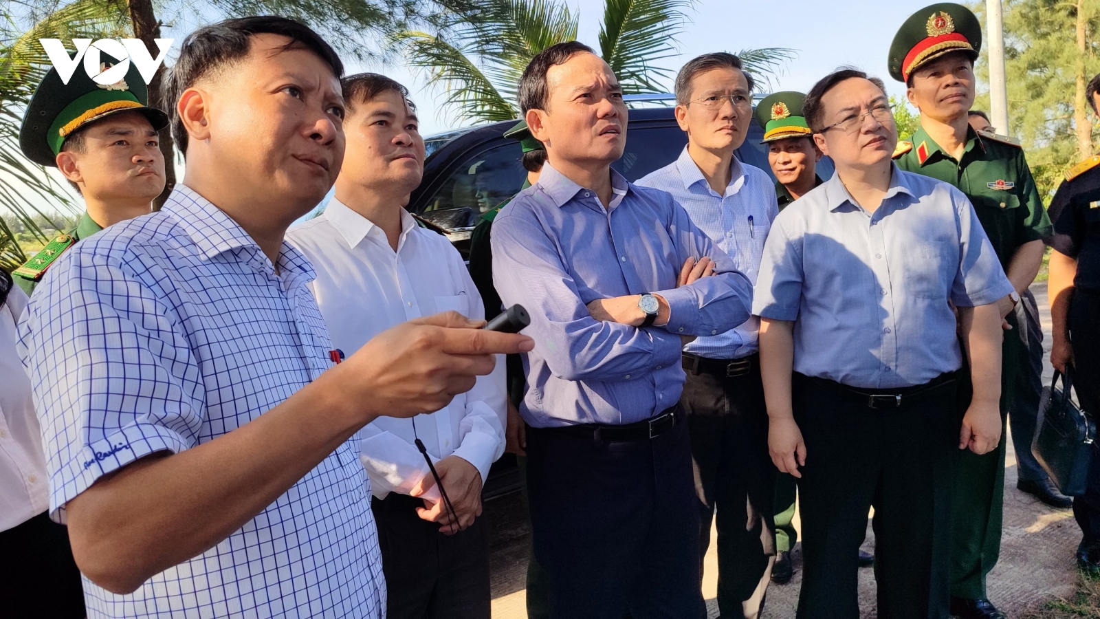 Phó Thủ tướng Trần Lưu Quang thăm cửa khẩu Bắc Luân, viếng liệt sỹ Pò Hèn
