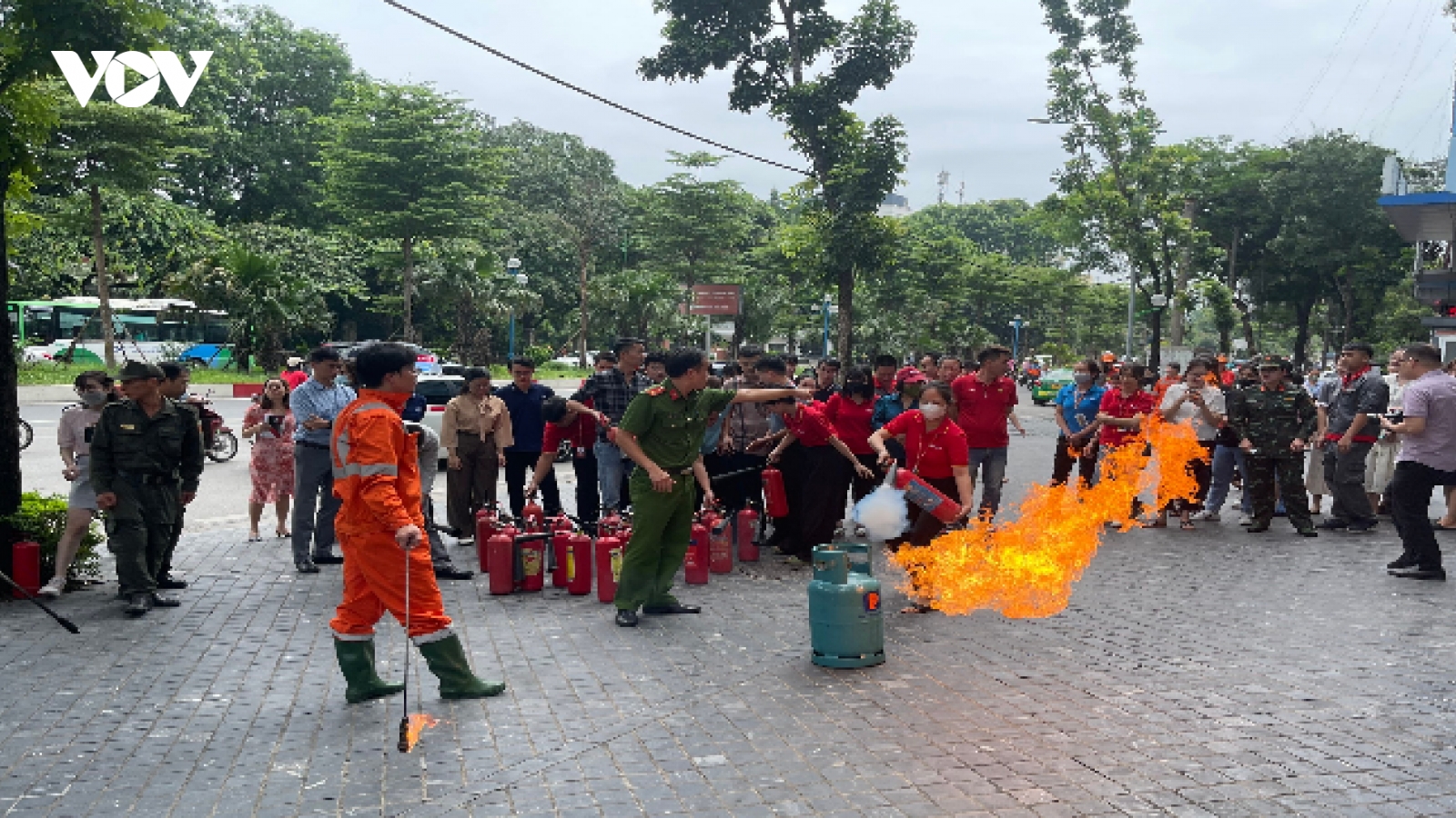 Cách thoát hiểm khi xảy ra cháy tại chung cư, nhà cao tầng