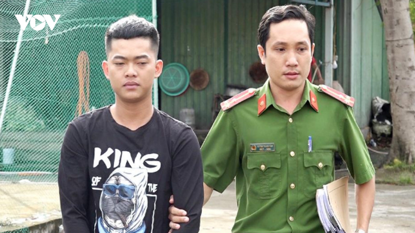 Bắt đối tượng chém 2 anh em ruột bị thương rồi bỏ trốn
