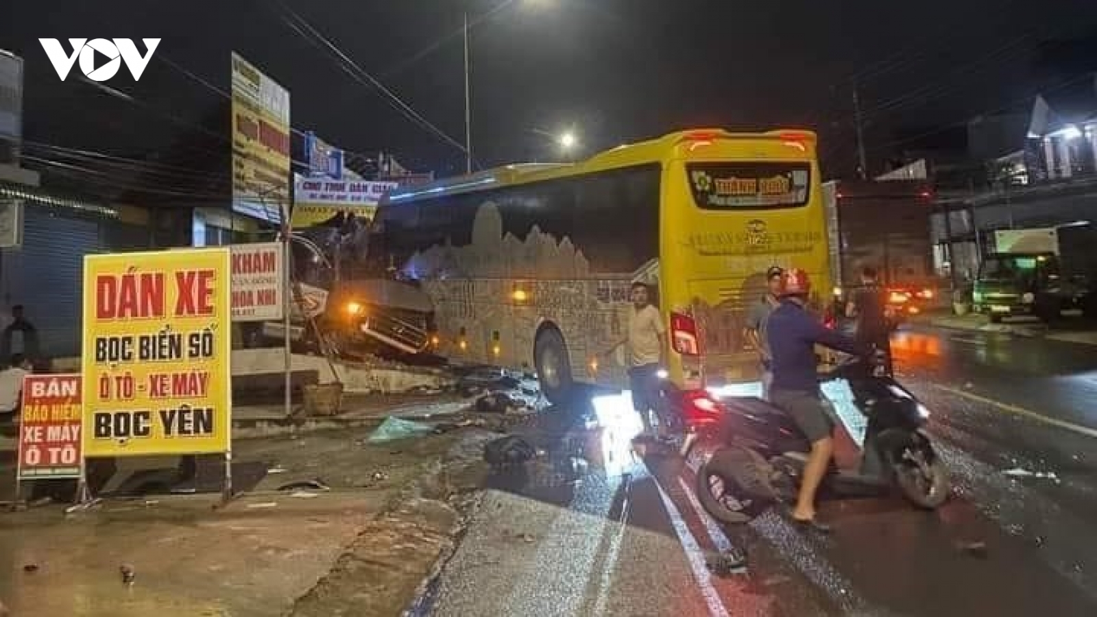 Tạm giữ tài xế xe khách giường nằm gây tai nạn 9 người thương vong