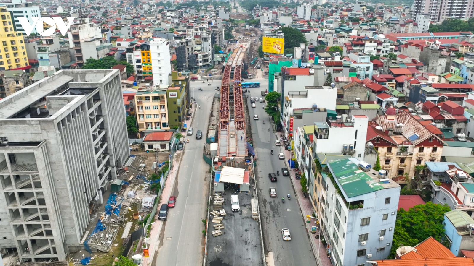 Cầu vượt Nguyễn Văn Cừ - Hồng Tiến gấp rút thi công sau vướng mắc mặt bằng