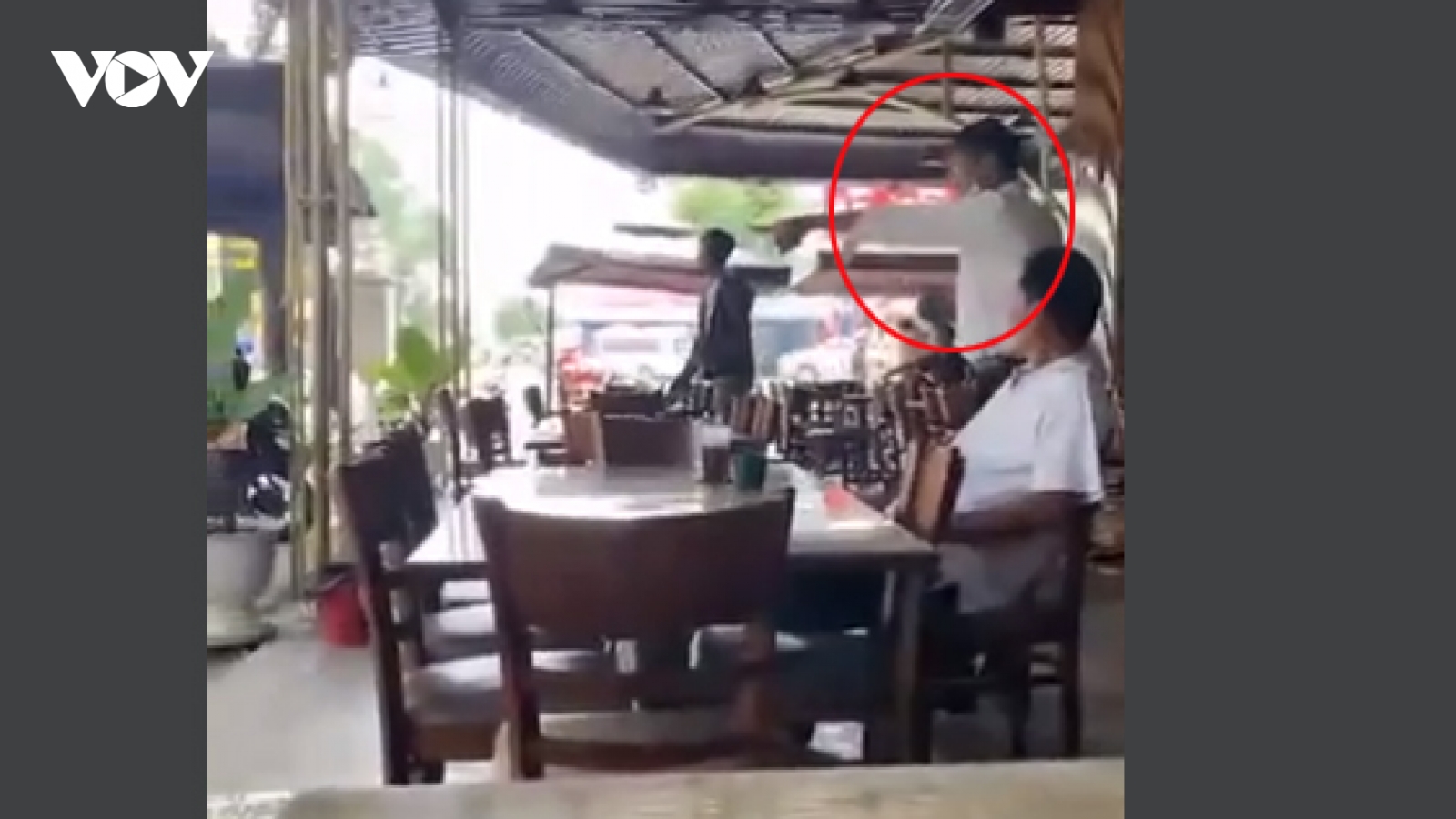 Một cán bộ thuế ở Bình Dương bị xử lý vì không chấp hành đo nồng độ cồn