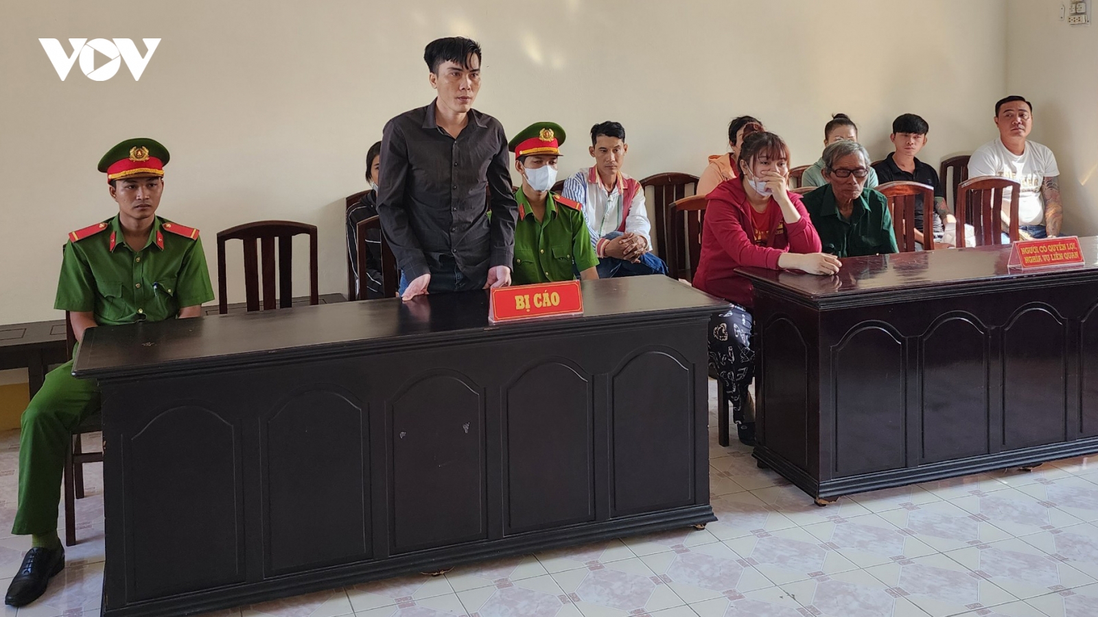 Lĩnh 22 năm tù vì mua bán và tổ chức sử dụng ma túy