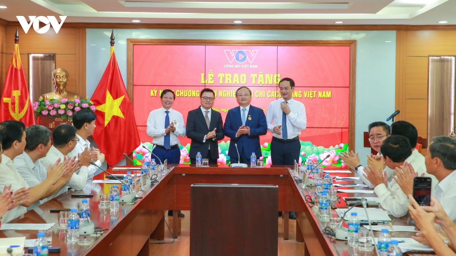 Tổng Giám đốc VOV nhận kỷ niệm chương vì sự nghiệp báo chí cách mạng