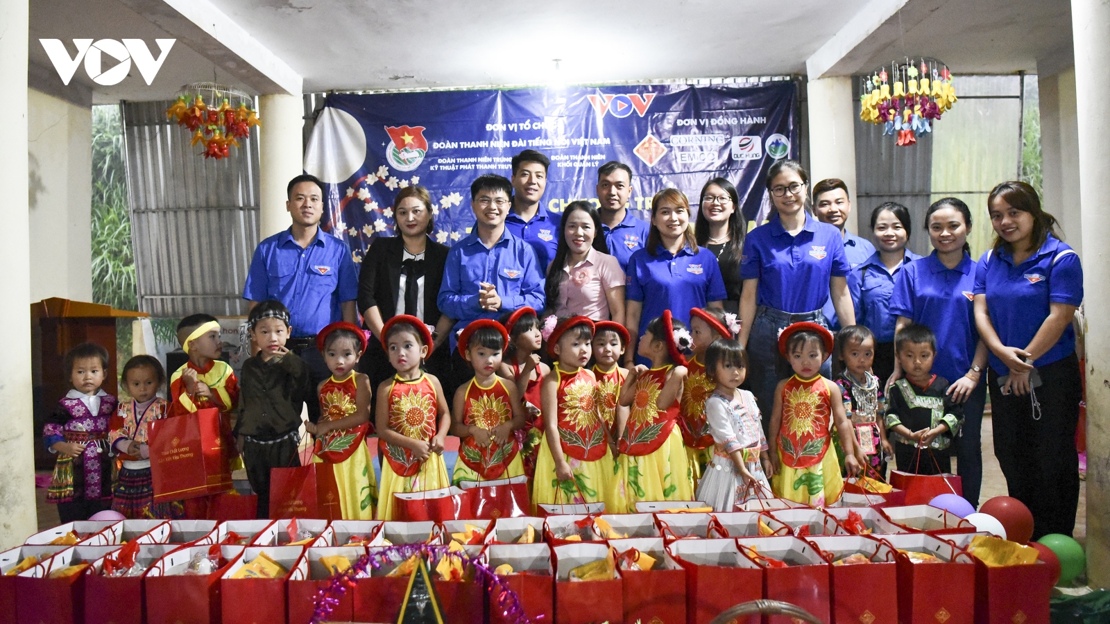 Đoàn Thanh niên VOV tổ chức vui Tết Trung thu cho trẻ em miền núi Nghệ An
