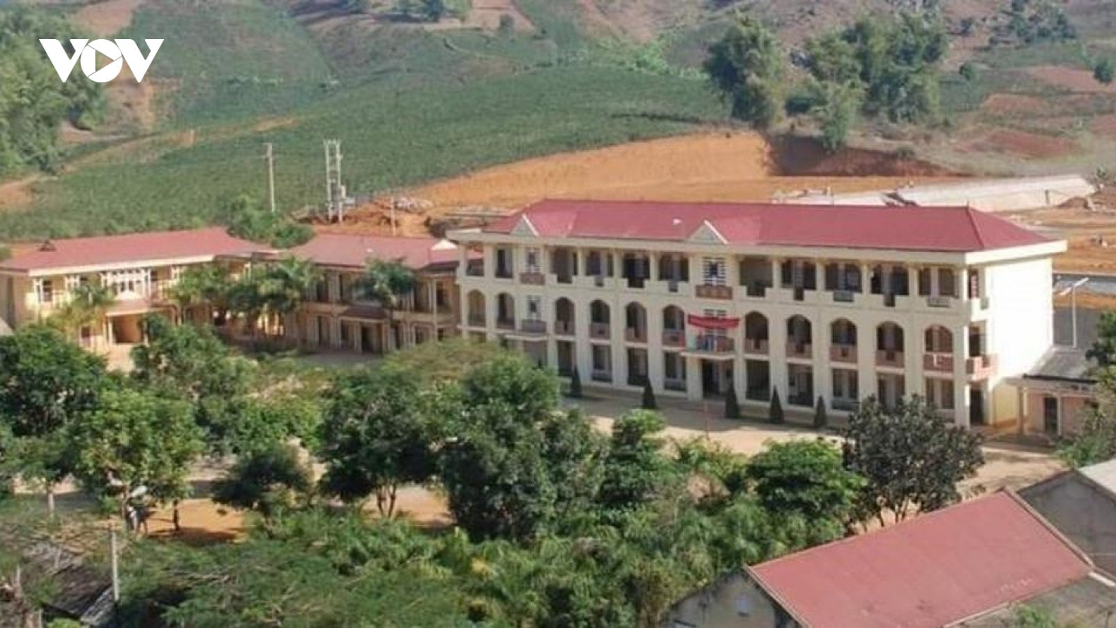 Nóng 24: Bắt khẩn cấp nghi phạm bỏ chất độc vào thức ăn của học sinh ở Sơn La