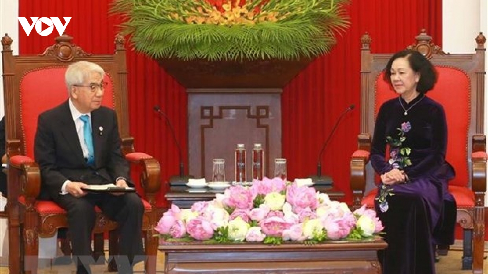 Thường trực Ban Bí thư Trương Thị Mai tiếp Chủ tịch Thượng viện Nhật Bản