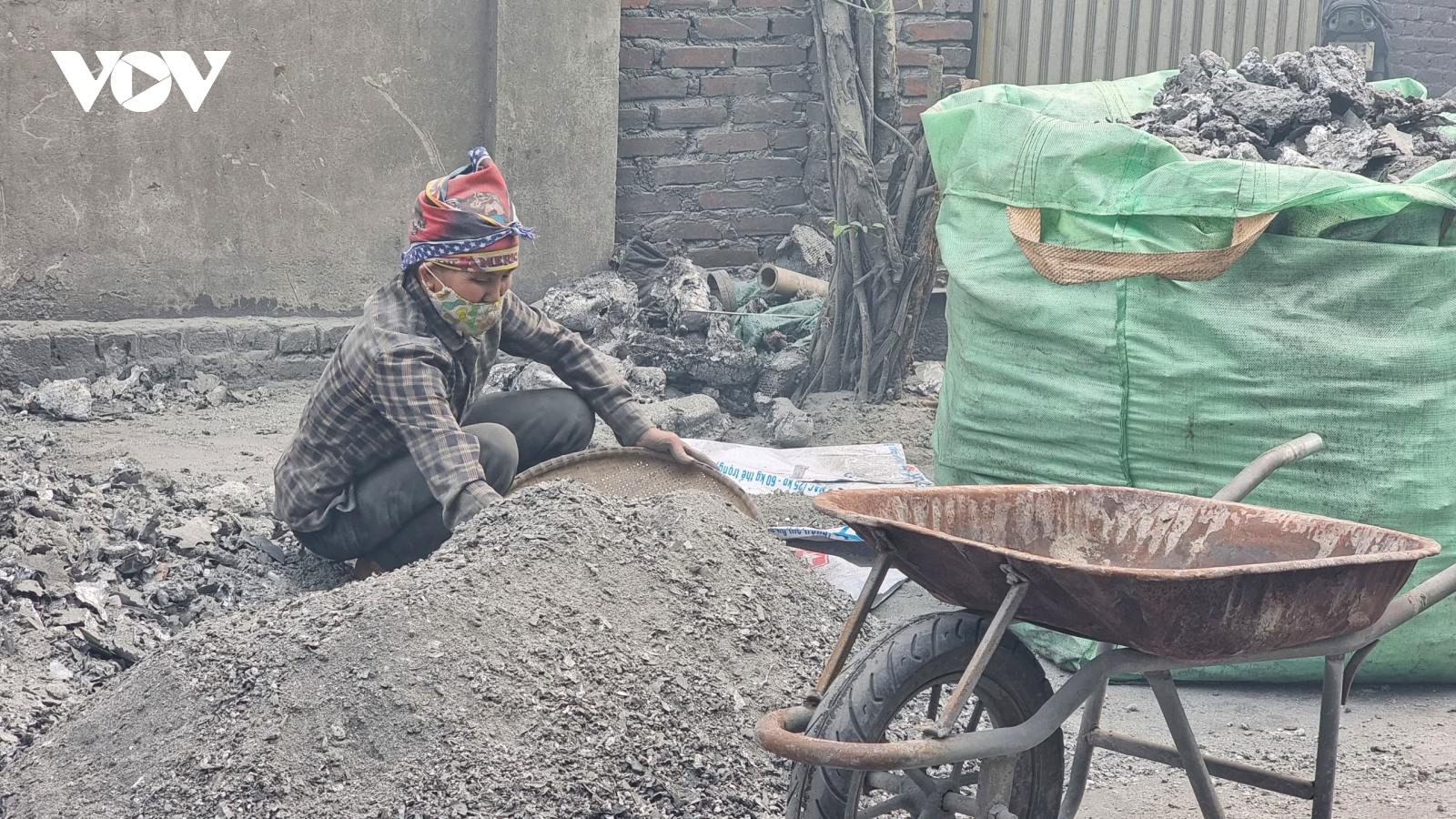 "Làng ung thư" tái chế nhôm ở Bắc Ninh: Đánh đổi sức khỏe lấy kinh tế?