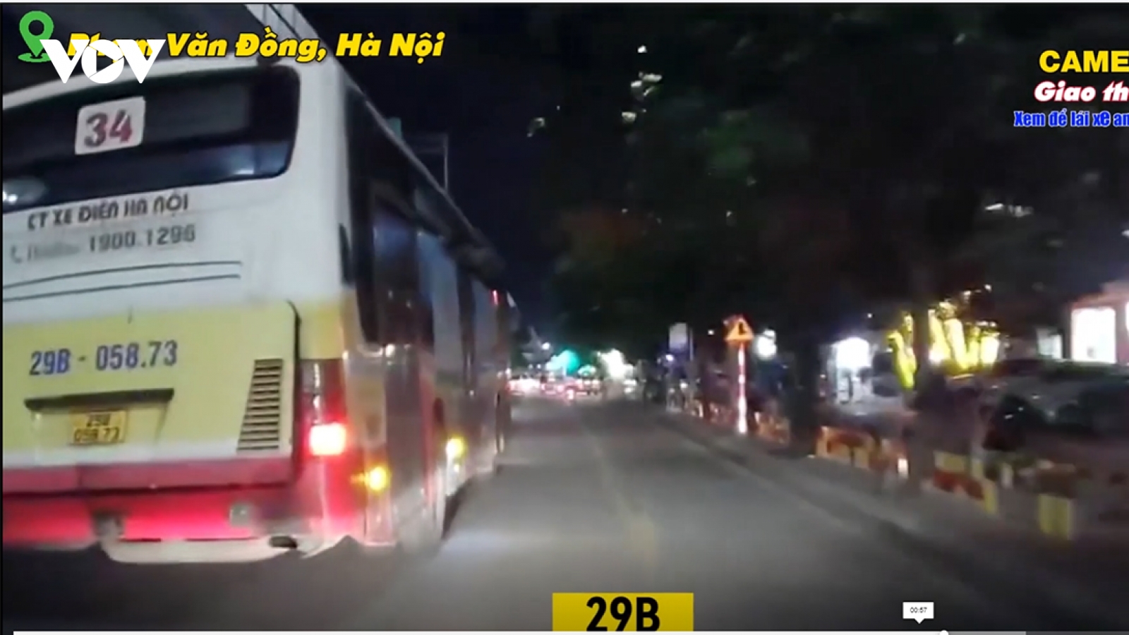 Tài xế xe buýt 29B-058.73 chèn ép người đi đường, hành xử côn đồ trên phố Hà Nội