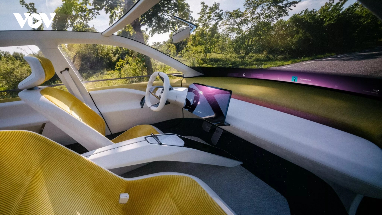 Các mẫu BMW EV trong tương lai sẽ có cabin trống trơn nhờ hệ thống iDrive mới