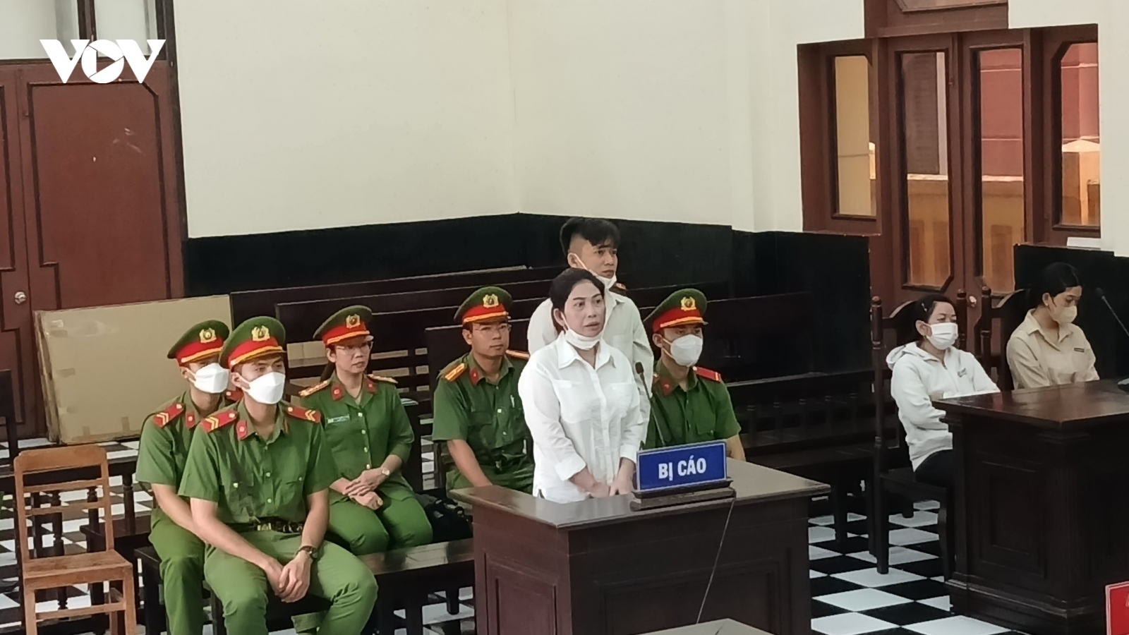 Tuyên phạt tử hình 2 bị cáo tàng trữ hơn 2,6kg ma túy