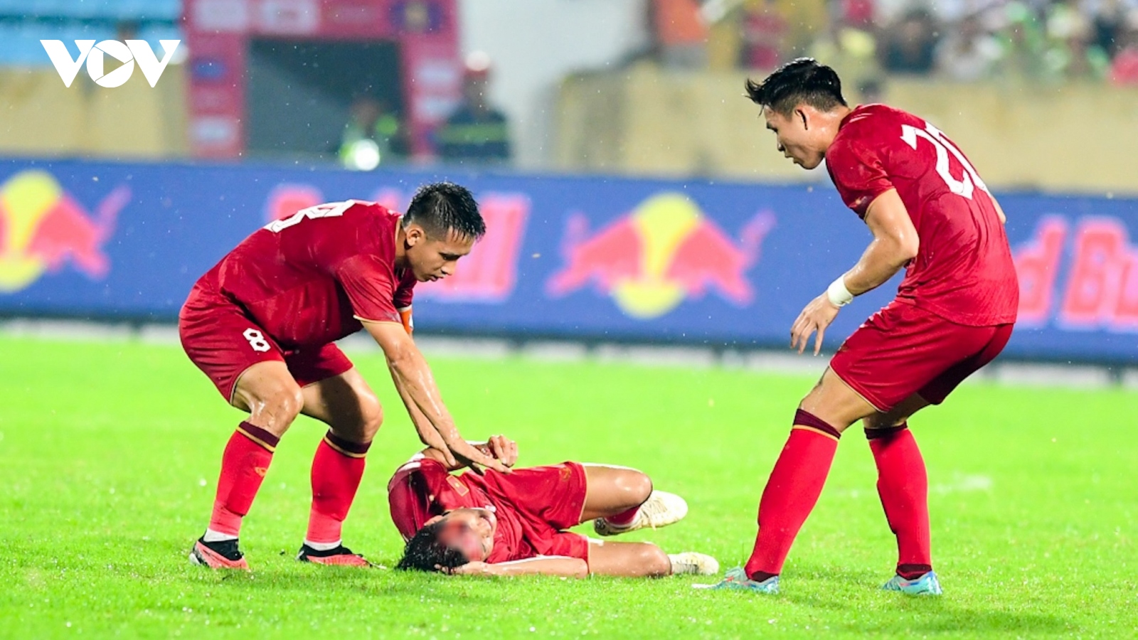 Hi hữu: Dính chấn thương nặng, hai tuyển thủ Việt Nam phải nhập viện khẩn cấp