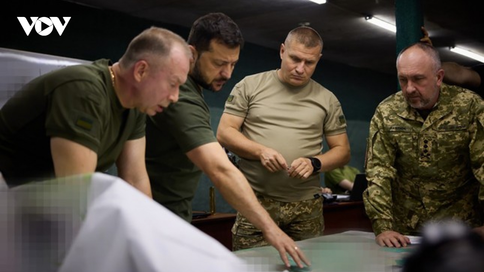 Tổng thống Zelensky thị sát tiền tuyến gần Bakhmut khi chiến sự leo thang