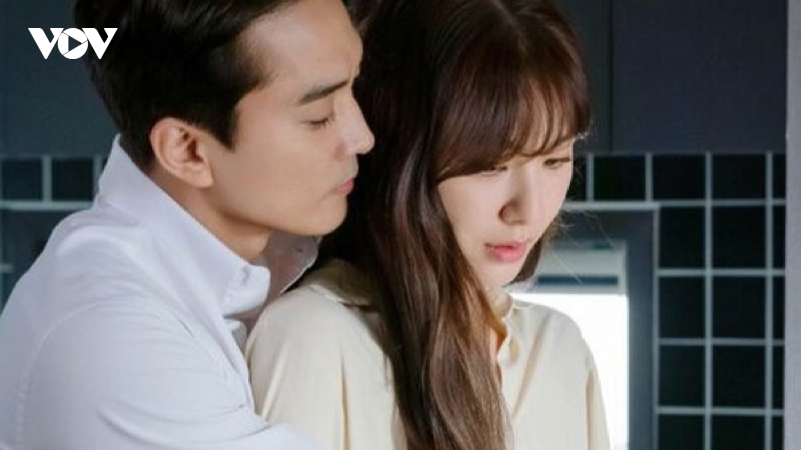 Chết lặng khi biết quá khứ đáng sợ của cô vợ xinh đẹp