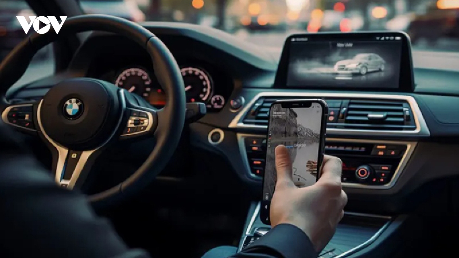 Sạc pin trên xe BMW và Toyota có thể khiến dòng iPhone 15 gặp sự cố