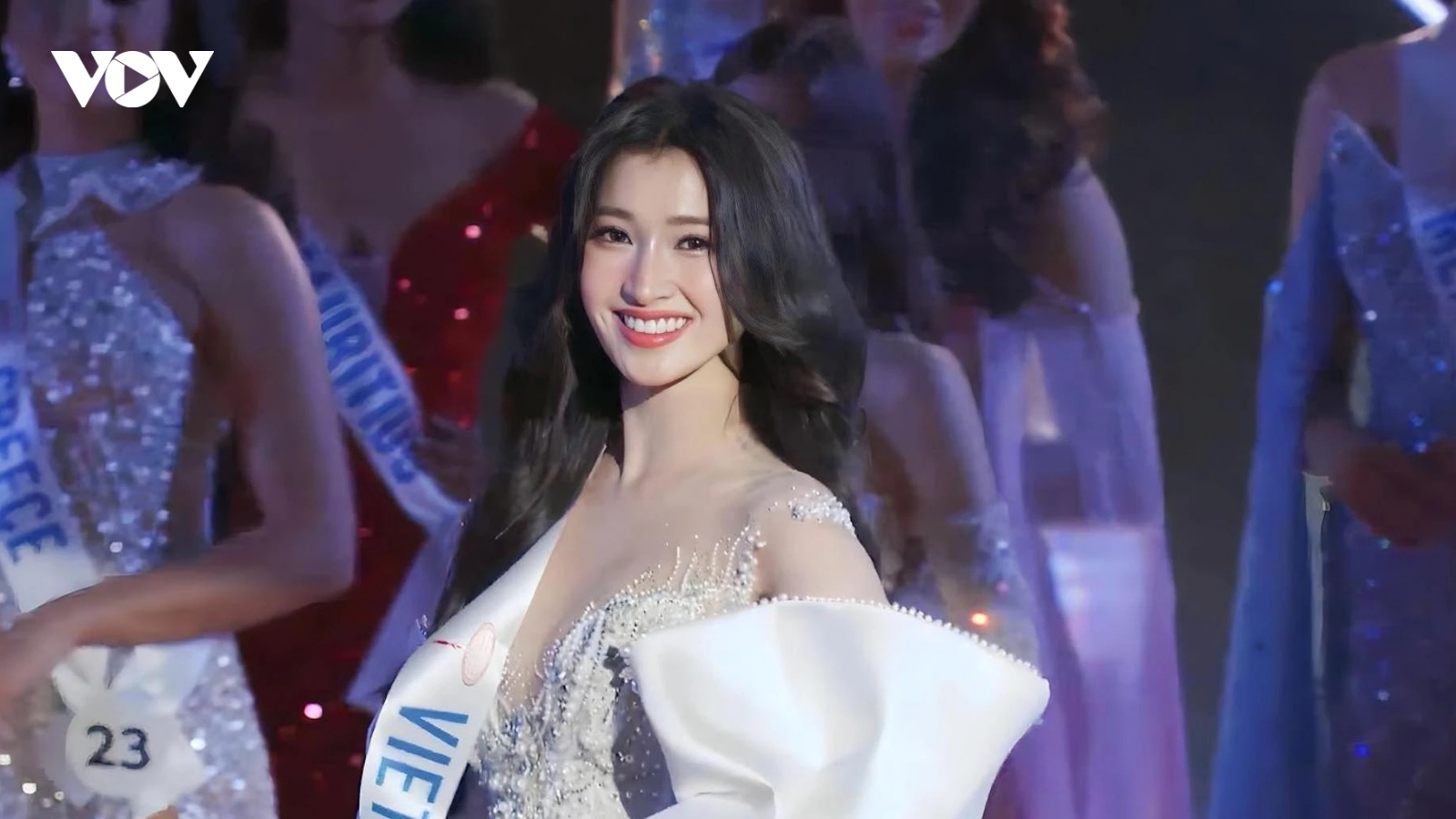 Chuyện showbiz: Á hậu Phương Nhi buồn vì sơ suất trong phát ngôn