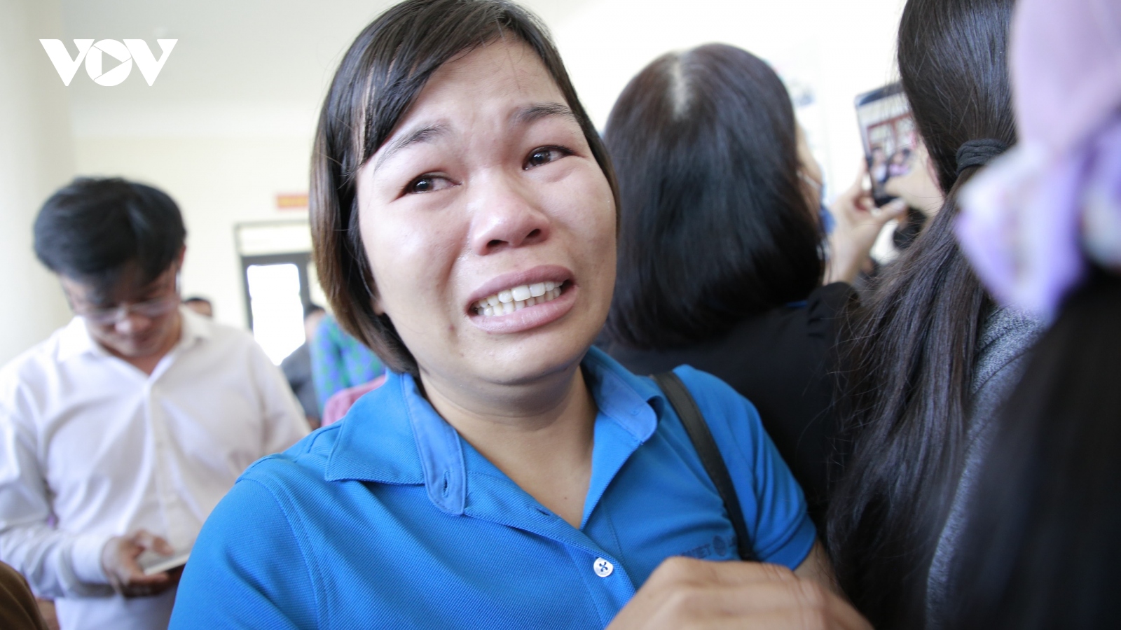 Nước mắt, niềm vui khi 78 ngư dân Quảng Nam trở về sau vụ chìm tàu