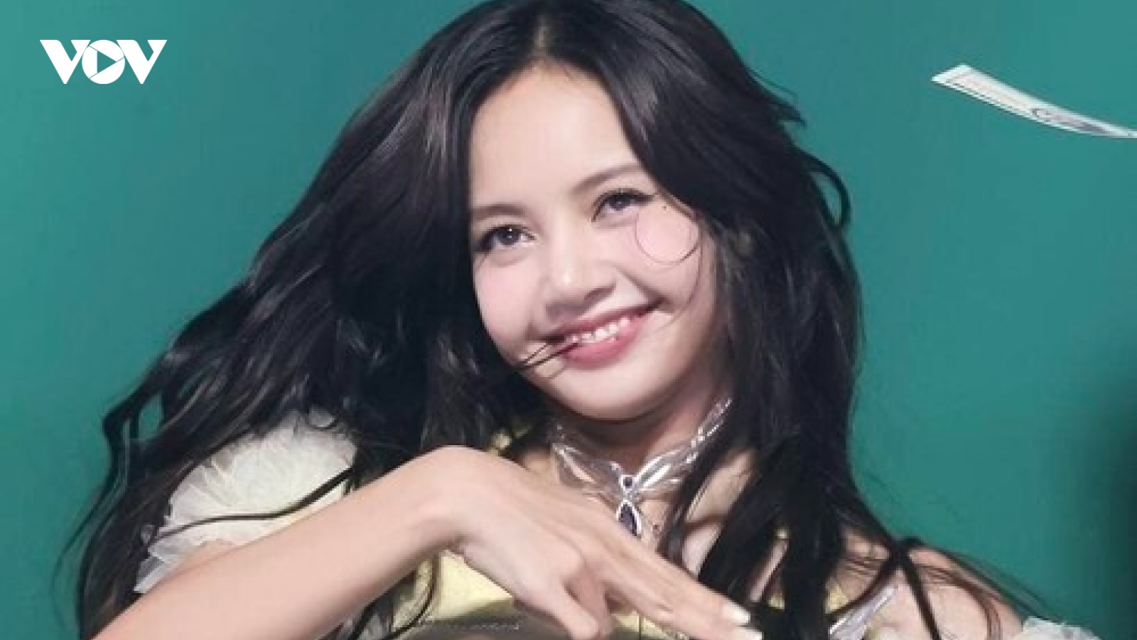 Tại sao khán giả đòi cấm sóng nghệ sĩ xem Lisa Blackpink diễn ở bar thoát y?