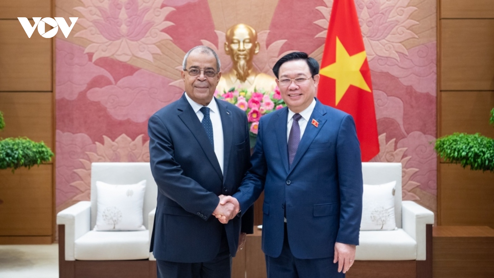 Chief legislator hosts Algeria-Vietnam intergovernmental committee leader