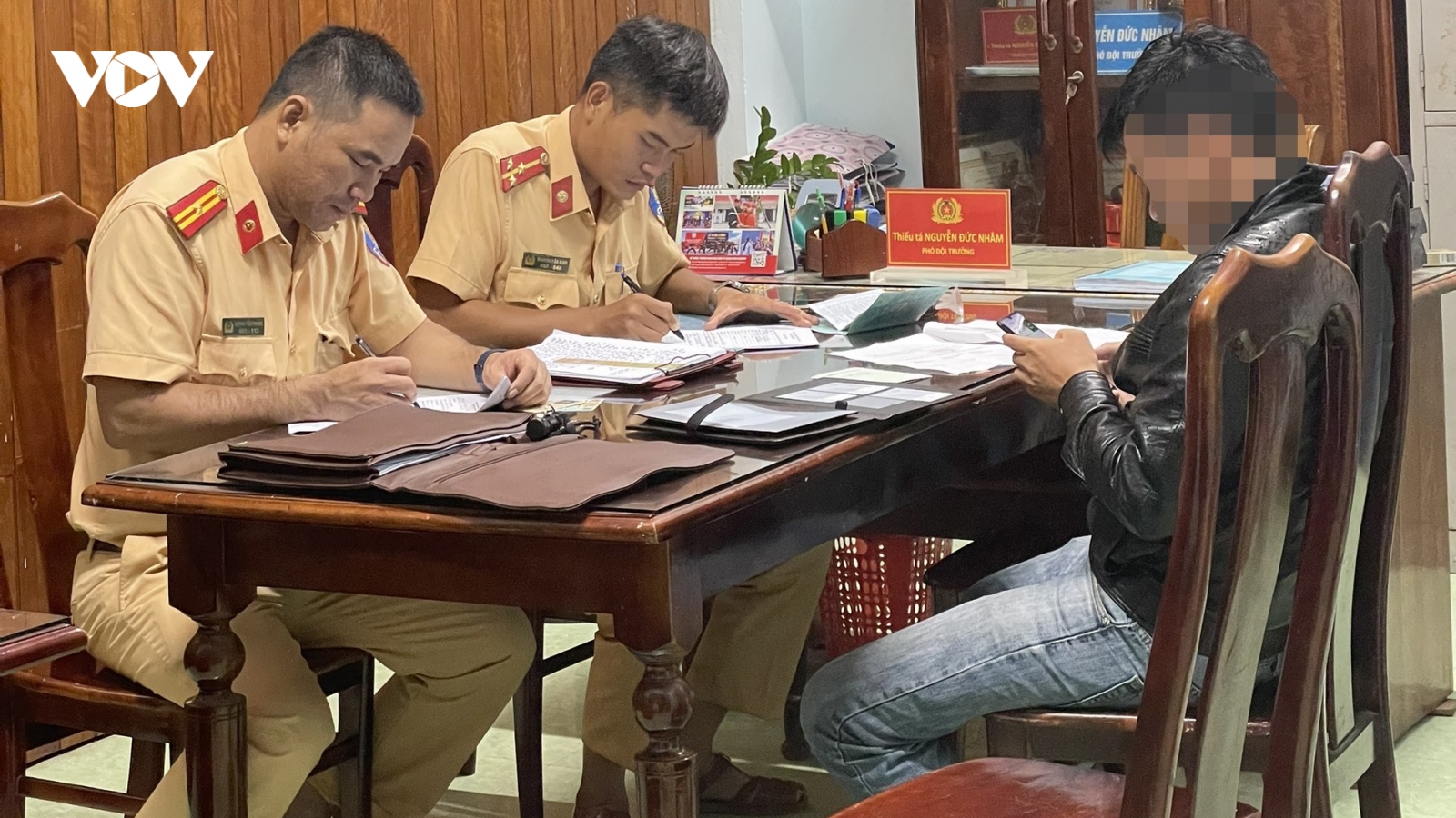 Lái ô tô gây tai nạn rồi bỏ chạy, bị xử phạt 35 triệu đồng