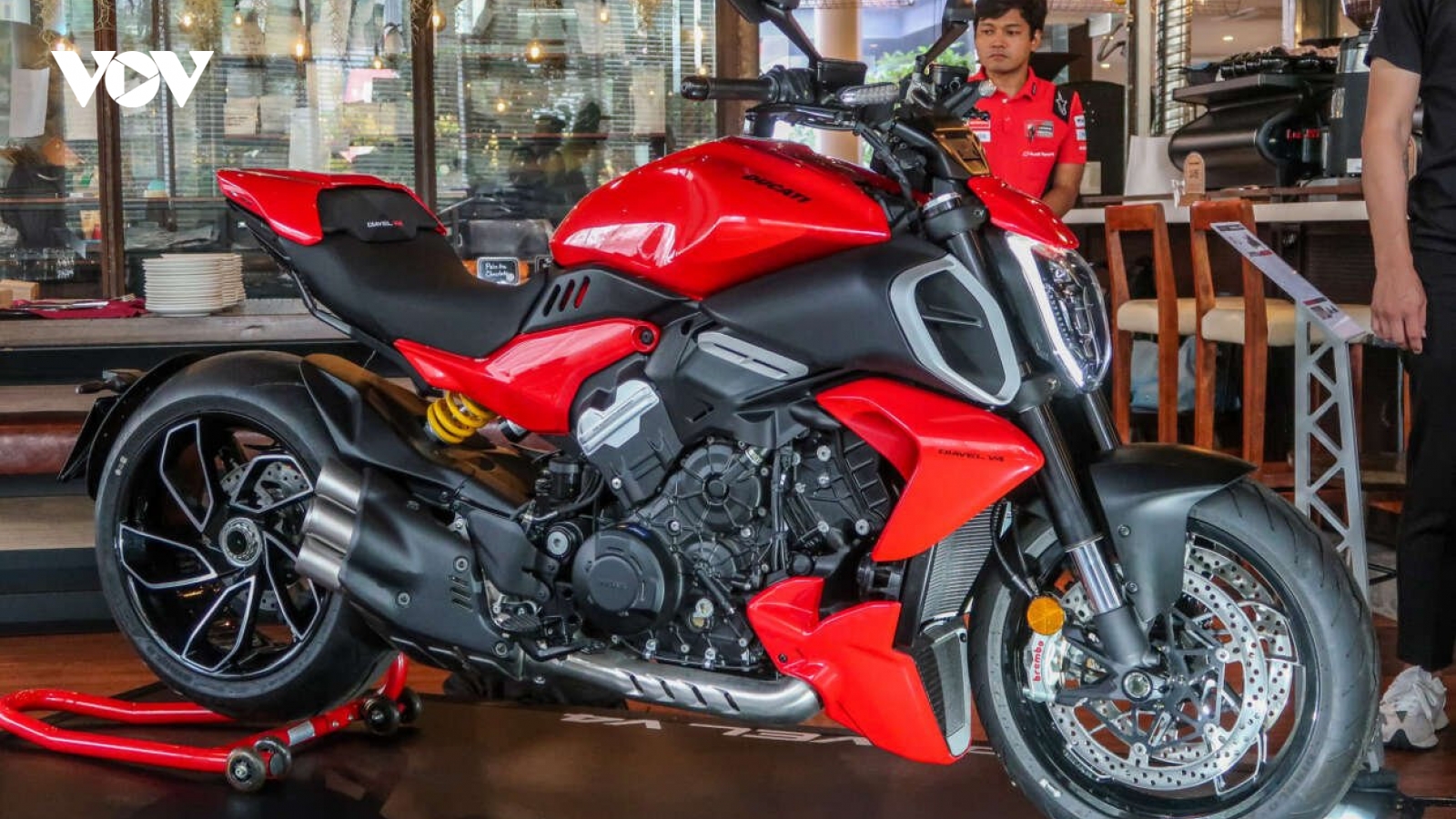 Cận cảnh Ducati Diavel V4 2024 giá từ 920 triệu đồng