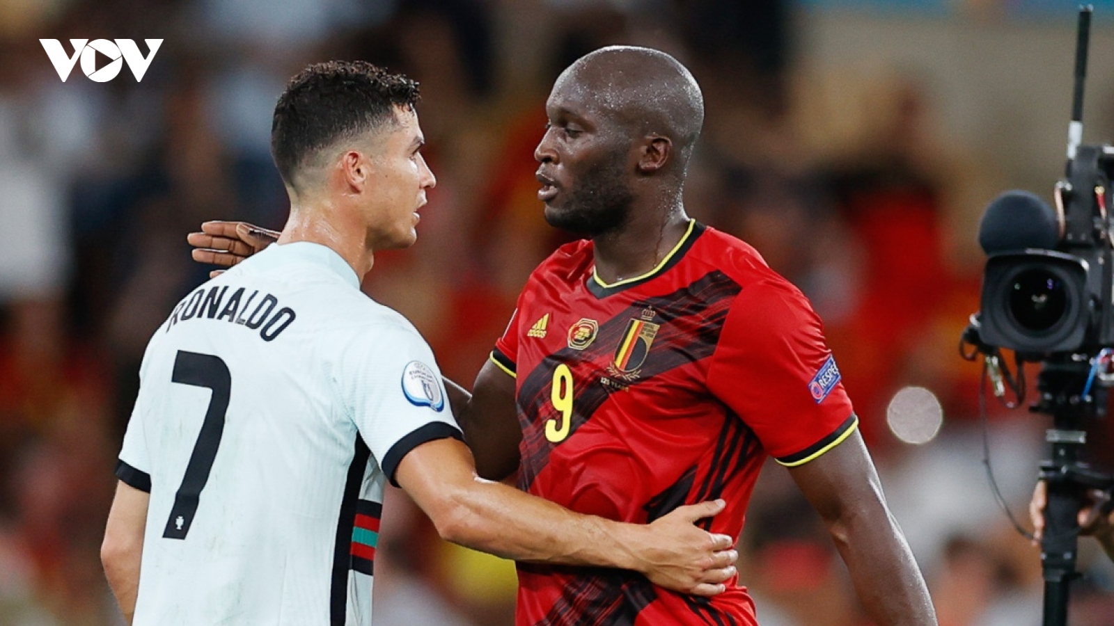 Biếm họa 24h: Ronaldo lại bị Lukaku vượt mặt