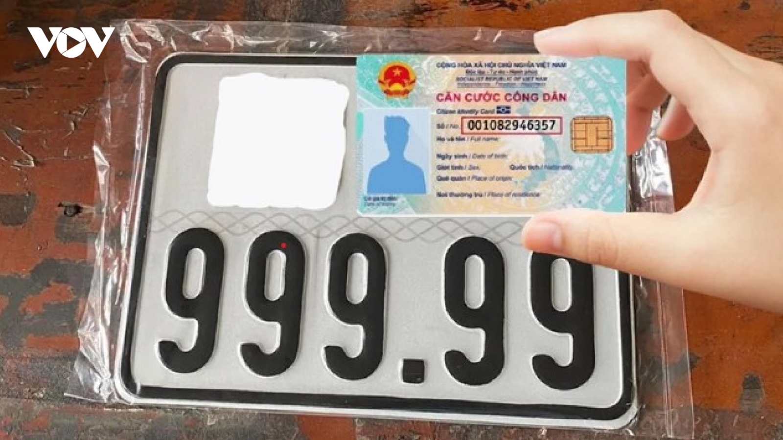 Mua xe lướt nhưng biển xe được định danh theo chủ cũ thì có bị xử phạt?