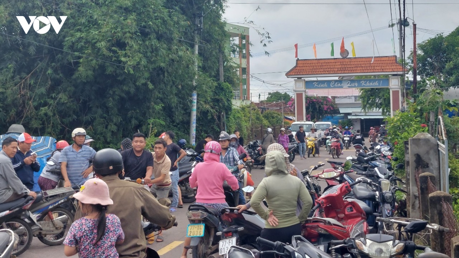 Tạm giữ người đàn ông dùng rựa chém chết cha và anh ruột