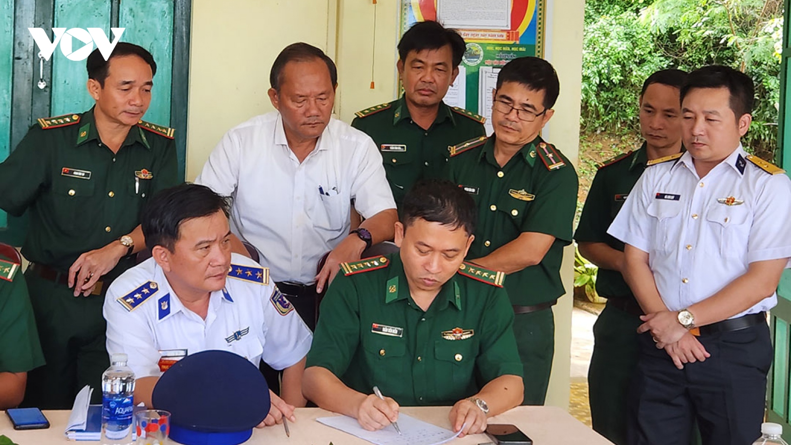 Quảng Nam đề nghị tàu Cảnh sát biển tiếp nhận 78 thuyền viên 2 tàu cá bị nạn