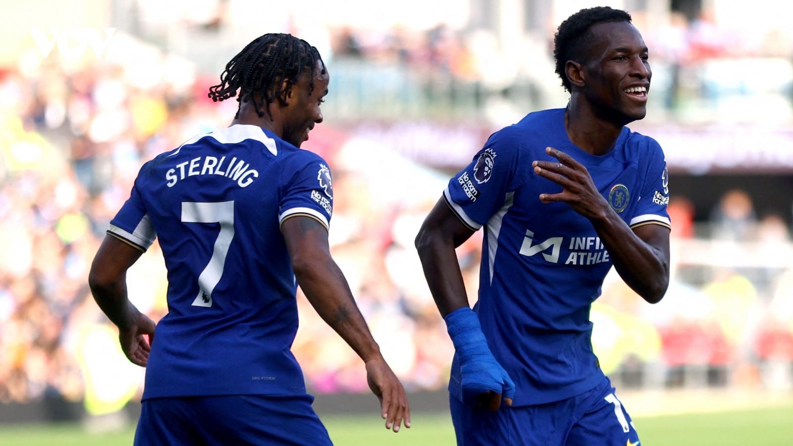 Kết quả Ngoại hạng Anh: Sterling bùng nổ, Chelsea thắng thuyết phục Burnley