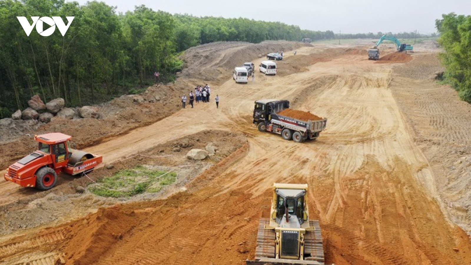 Cao tốc Bắc-Nam đang thiếu bao nhiêu triệu m3 cát, đất đắp nền?