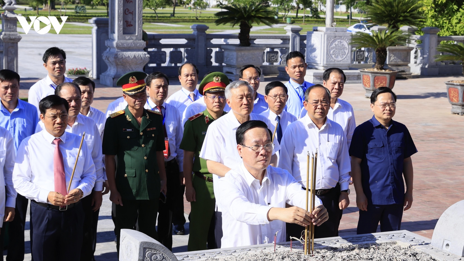 Chủ tịch nước dâng hương tại di tích quốc gia đặc biệt Chiến thắng Xương Giang