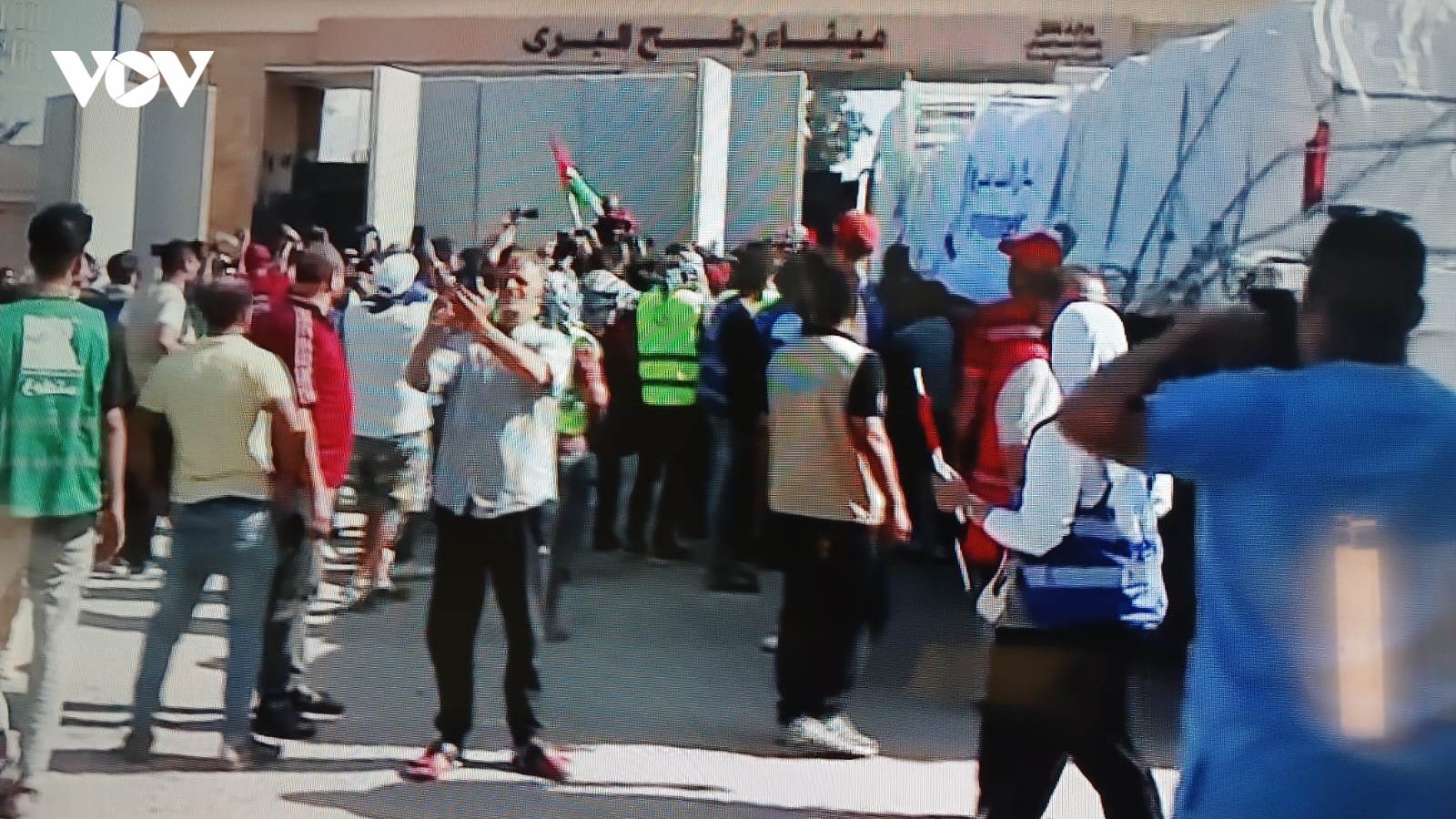 Cửa khẩu Rafah được mở, các chuyến xe cứu trợ nhân đạo bắt đầu tiến vào Gaza
