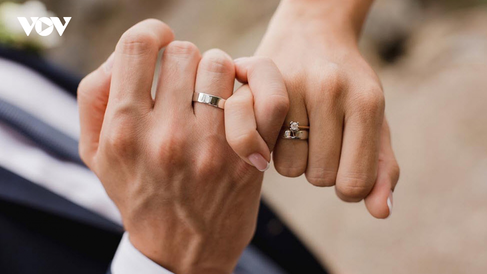 Tôi có nên giấu gia đình chuyện bạn gái đã có con riêng?