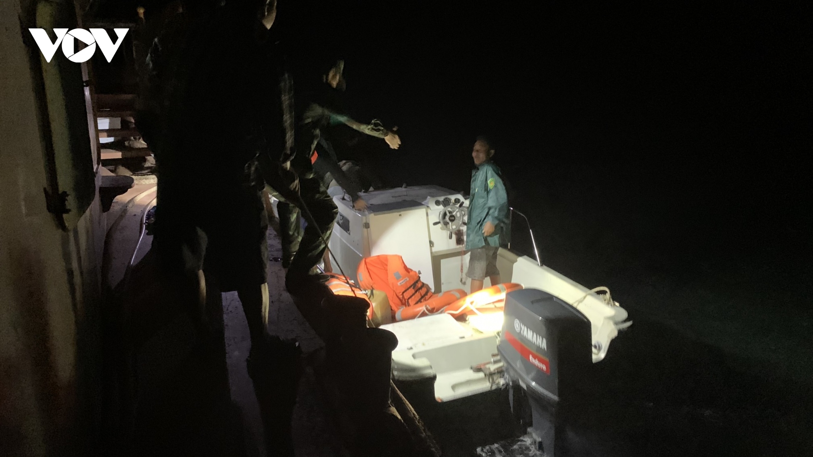 Cứu thành công 4 ngư dân gặp nạn ở khu vực đảo Cô Tô