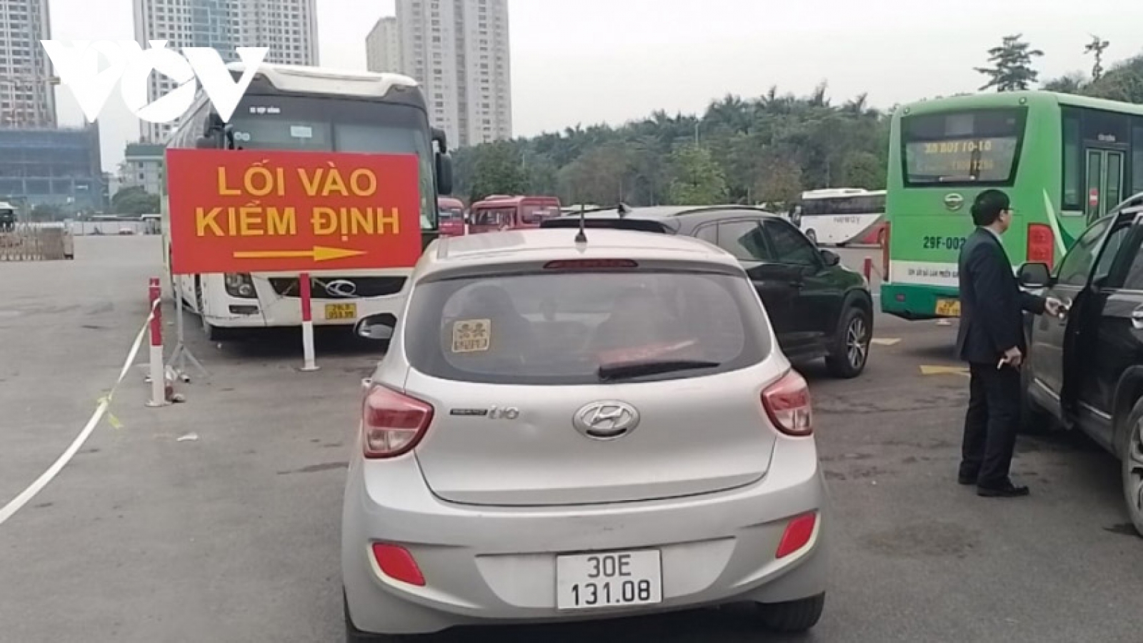 Hà Nội, TP.HCM trong nhóm “báo động đỏ” ùn tắc đăng kiểm