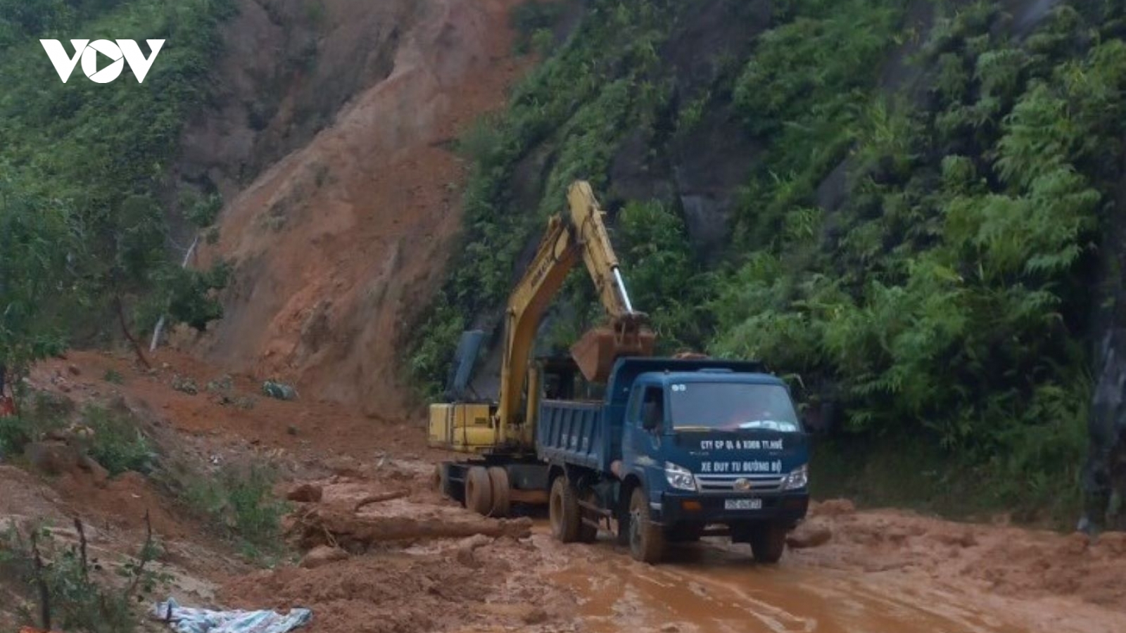 Cảnh báo sạt lở đường Hồ Chí Minh qua địa bàn huyện A Lưới, tỉnh Thừa Thiên Huế