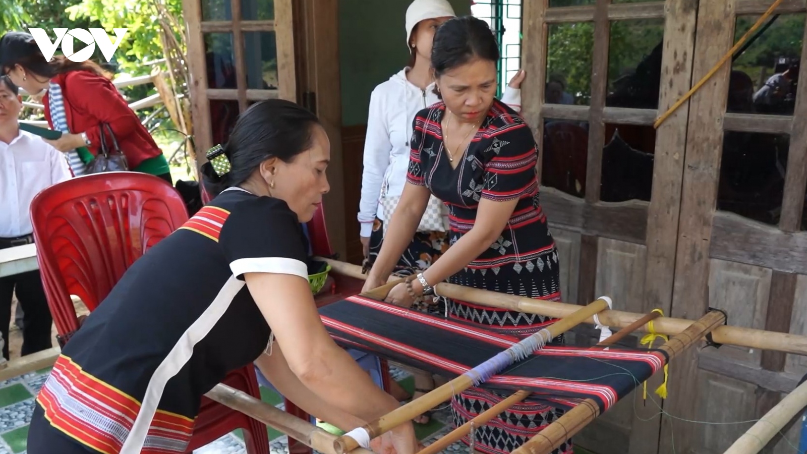 Đà Nẵng tập trung đầu tư, bảo tồn nghề dệt thổ cẩm của đồng bào Cơ Tu