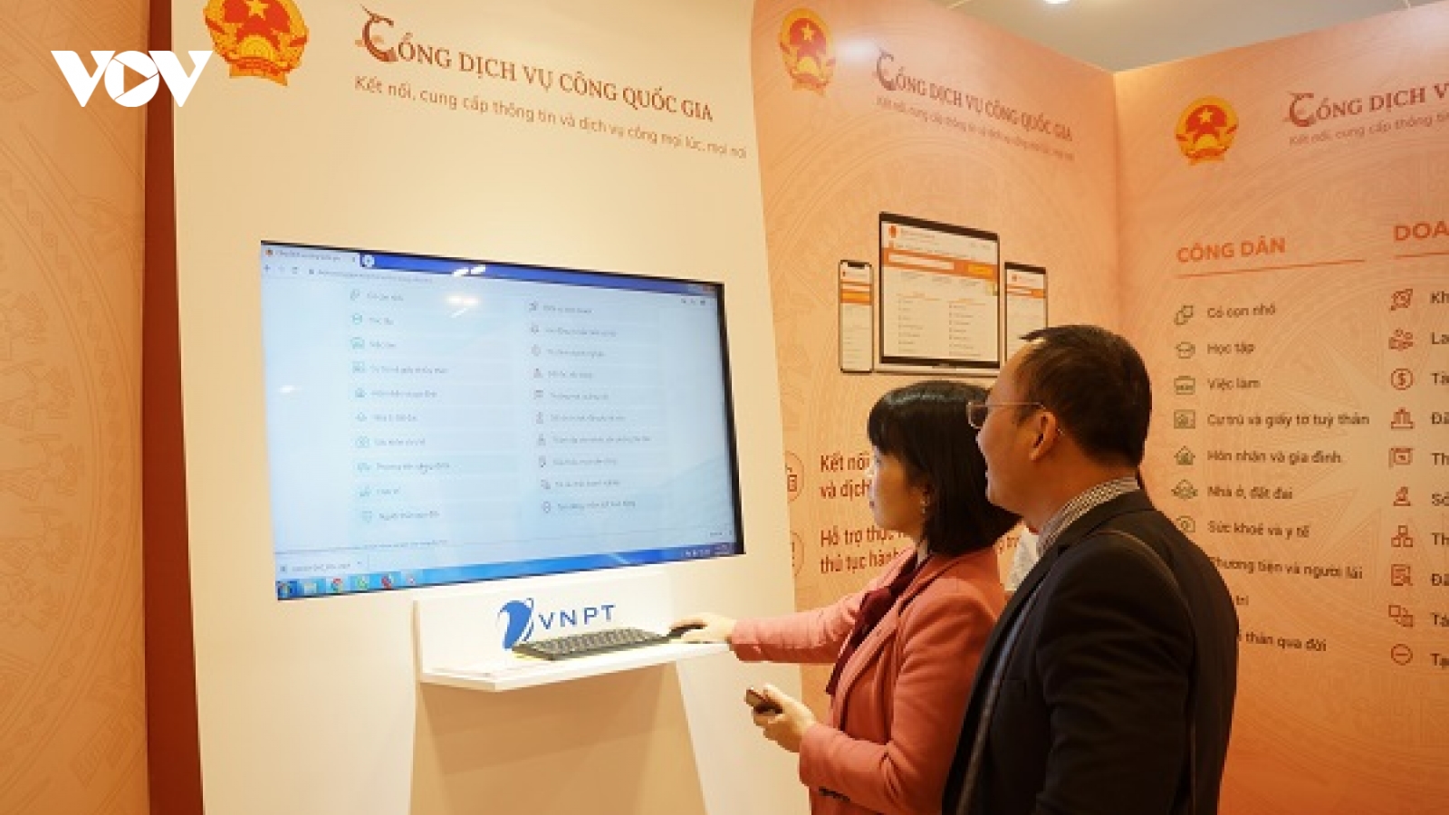Đẩy mạnh trả chế độ cho người có công, bảo trợ xã hội qua tài khoản cá nhân