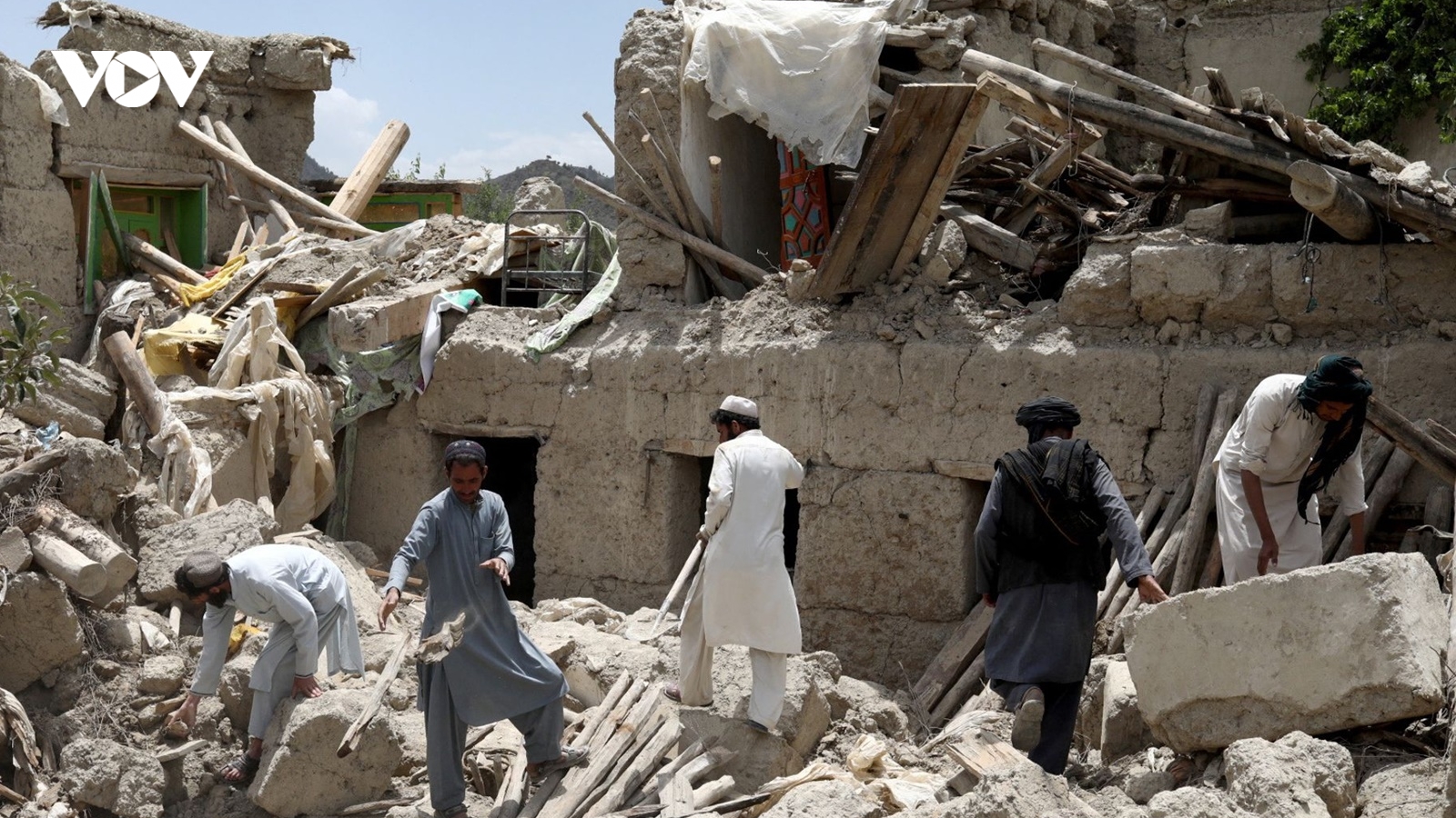 LHQ gấp rút cứu trợ nạn nhân động đất ở Afghanistan khi mùa đông đến gần