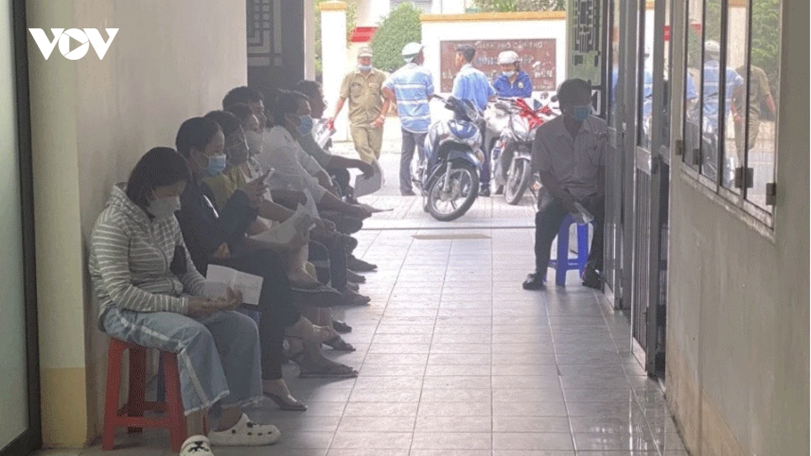 Quá tải đổi giấy phép lái xe vì… tin đồn trên mạng