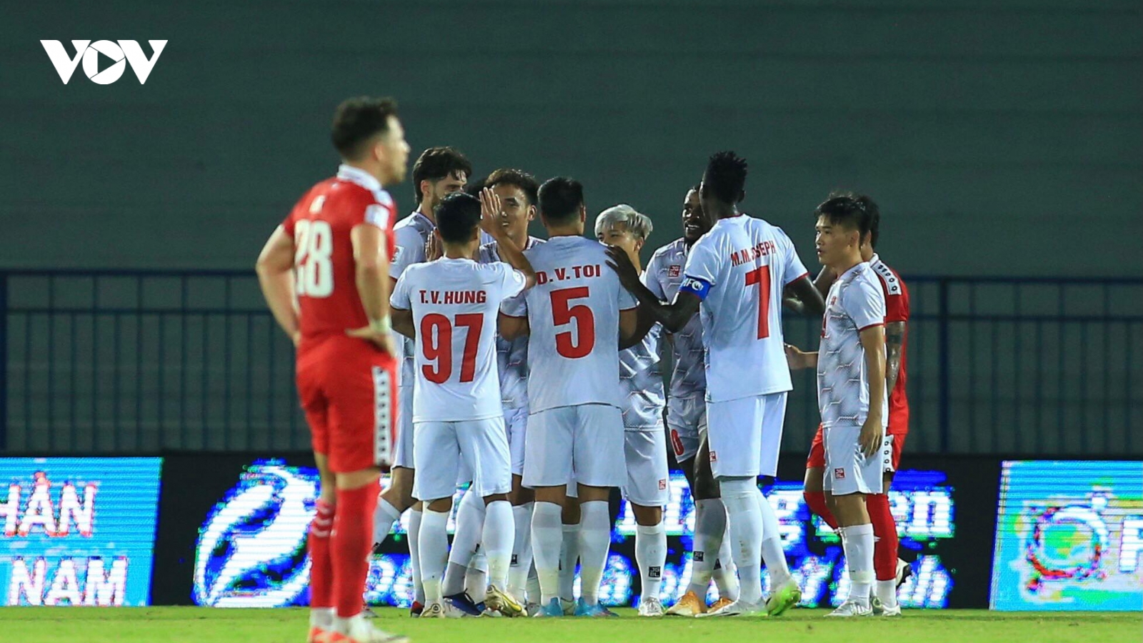Hải Phòng FC nhận thưởng nóng sau chiến thắng thuyết phục trước Sabah FC