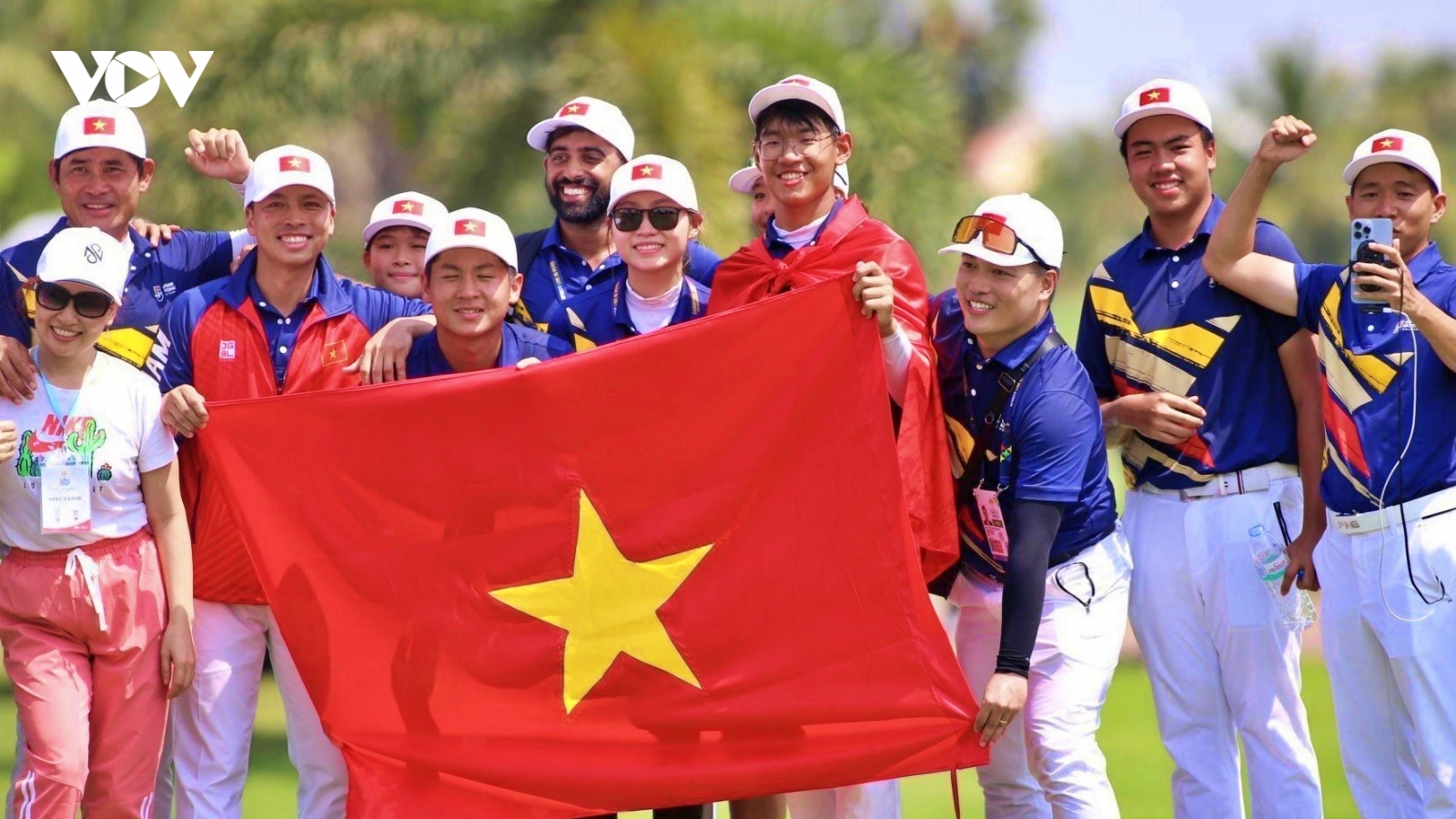 Lập kỳ tích trên đất Campuchia, đội tuyển golf Việt Nam được trao thưởng